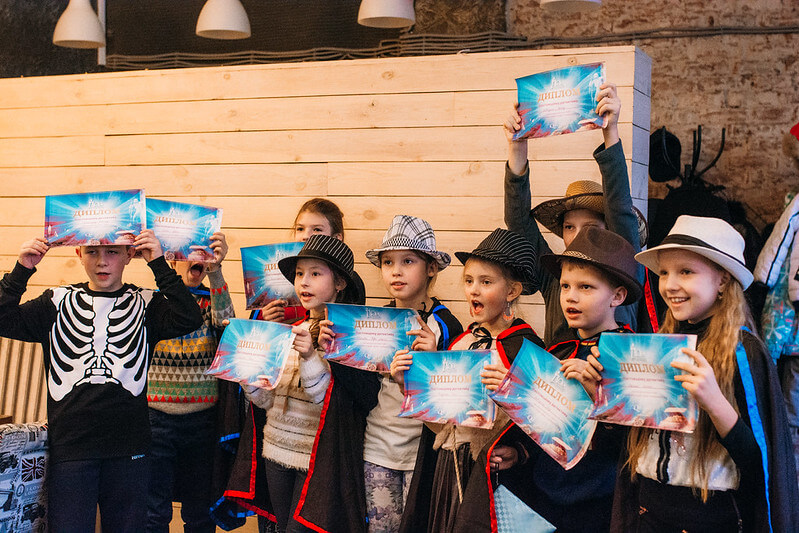 Как отметить Новый год классом — идеи для младших школьников в Омске